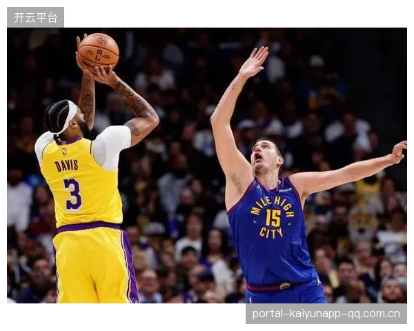 NBA季前赛大战：湖人VS掘金之东契奇与约基奇的“击掌之约”